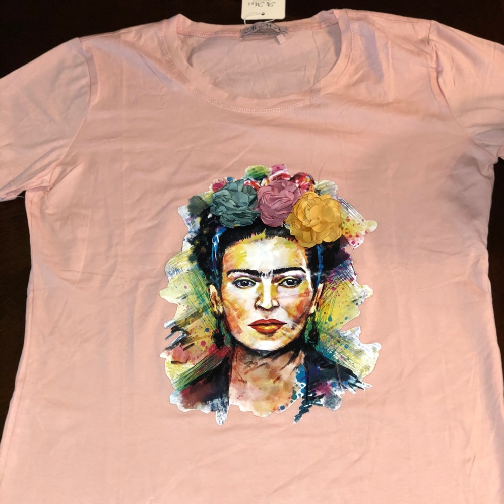 Pink shirt with Frida Kahlo